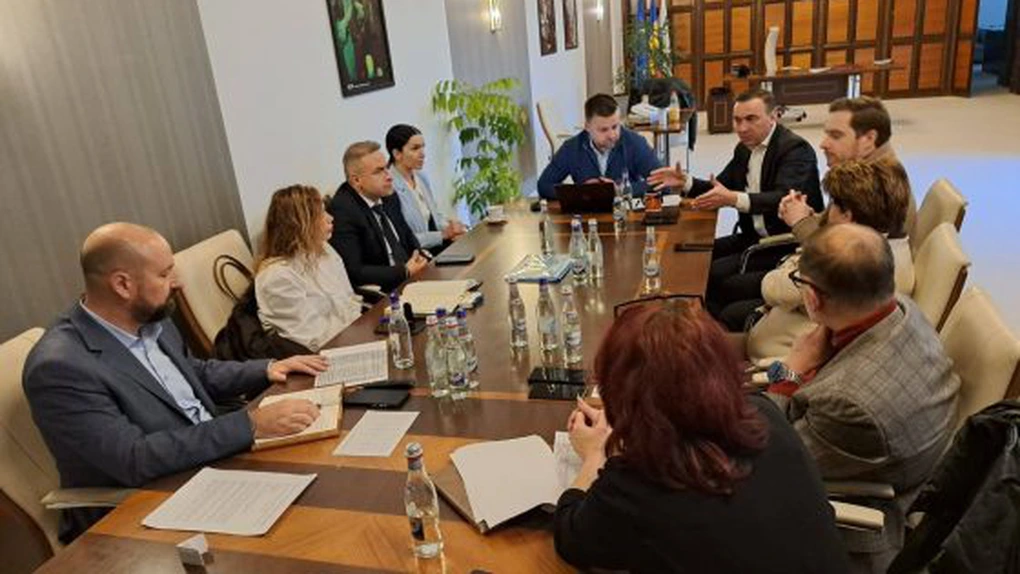 Ministrul Energiei Bogdan Ivan: Pentru a nu risca avarii în lanţ, ELCEN a luat decizia de a reduce debitul şi presiunea apei din reţea. Încărcarea la parametri optimi ar fi deteriorat echipamentele