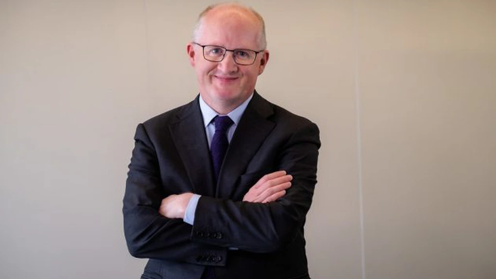 Philip Lane (BCE): Euro va avea un rol mai important în portofoliile investitorilor, după ce politicile lui Trump i-au determinat să-şi regândească deţinerile în dolari