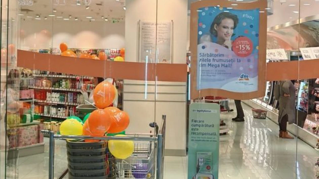 FOTO Ce face concurența: dm răspunde cu reduceri la deschiderea primului magazin BIPA în România