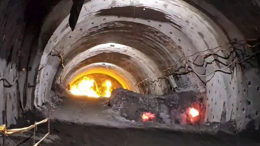 VIDEO Autostrada Sibiu – Pitești: Turcii de la Mapa – Cengiz avansează cu lucrările la Tunelul Robești. Au excavat peste 200 din 900 de metri