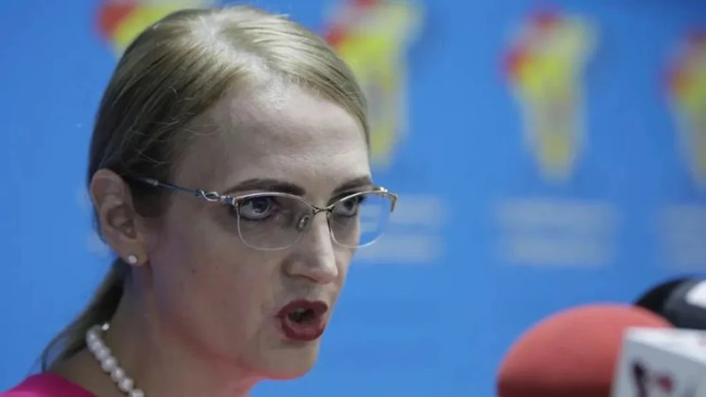 Lia Savonea îl acuză pe Bolojan de încălcarea principiului separației puterilor în stat, după ce premierul a transmis o scrisoare către CCR privitoare la amânarea verditului asupra legii pensiilor magistraților