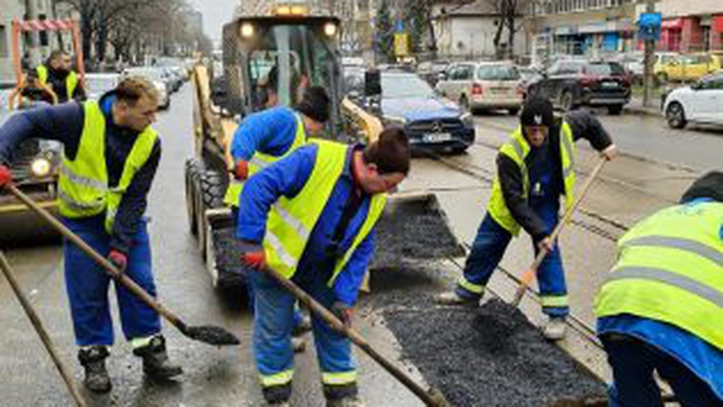 PMB anunță că a început plombarea străzilor din Capitală. Instituția a găsit până acum 585 de gropi pe 76 de artere