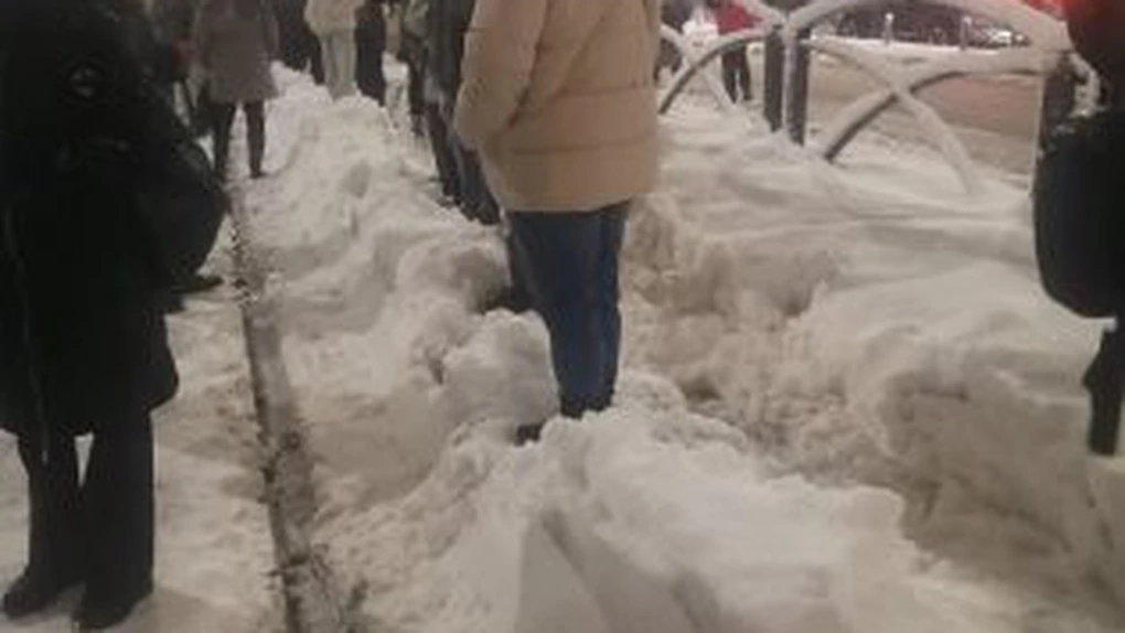 Constantin Tobescu (STB): Circulația tramvaielor de pe linia 25 a fost reluată. Linia 41 este în continuare blocată din cauza zăpeii