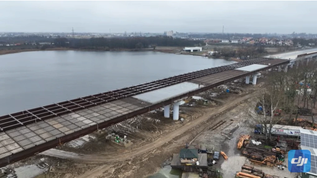 VIDEO Autostrada Bucureștiului A0: Muncitorii lui Umbrărescu au turnat primele segmente de beton la podul peste Lacul Cernica