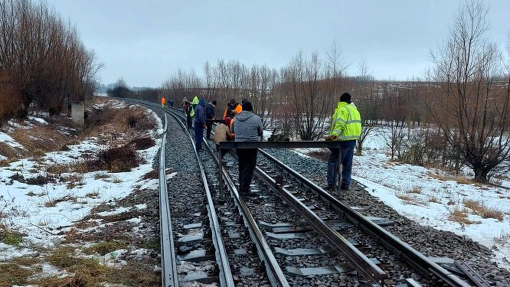FOTO Calea ferată Ploiești - Suceava - Vicșani: Se înlocuiește șina uzată pe secția către Ucraina