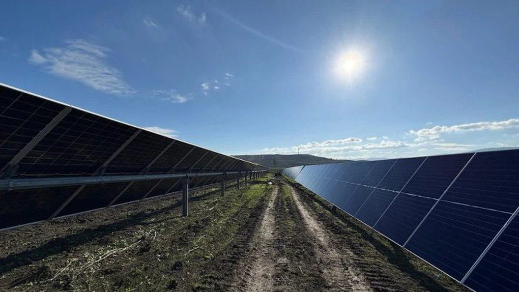 FOTO Românii de la Parapet termină de construit un nou parc fotovoltaic în Italia