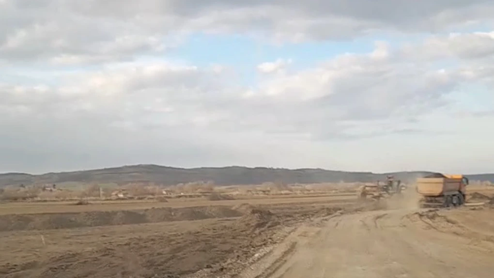 Asfalt pe Autostrada Unirii A8 până de Paști? Turcii de la Nurol au ajuns la un stadiu de 34% pe secțiunea Tg Mureș - Miercurea Nirajului