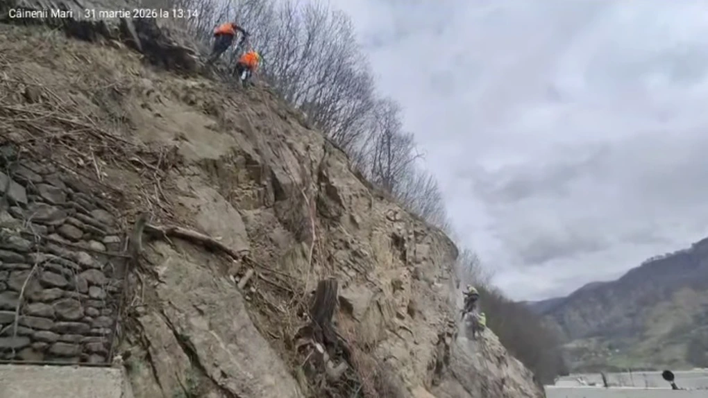 VIDEO Cum mai decurg lucrările de stabilizare a versanților pe DN 7 - Valea Oltului