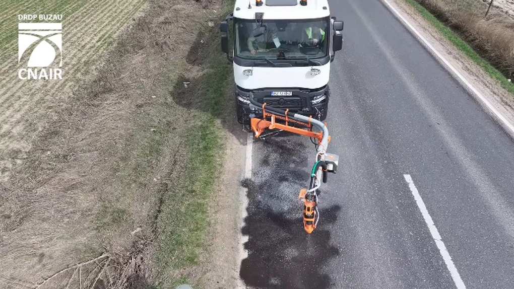 Super - mașina de reparat gropi adusă în România. Poate fi operată cu un singur om și permite reluarea imediată a traficului