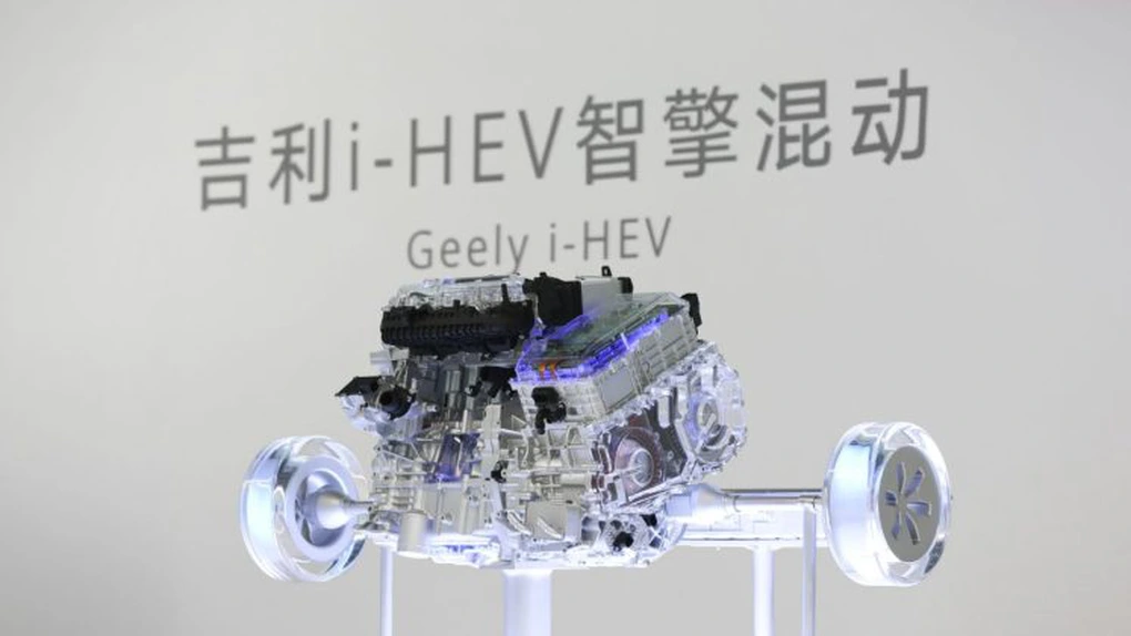 Geely a prezentat un sistem hibrid controlat de AI care poate reduce consumul de benzină la 2,22 l / 100 km