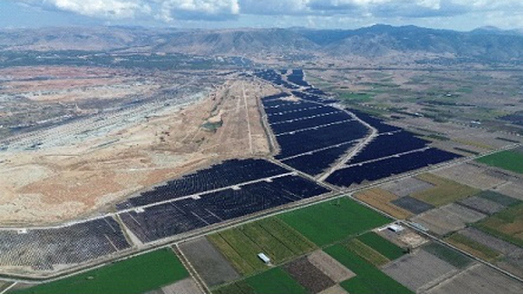 PPC a finalizat un ansamblu de parcuri fotovoltaice de peste 2.100 MW în nordul Greciei, cel mai mare din Europa, pe locul fostelor exploatări miniere