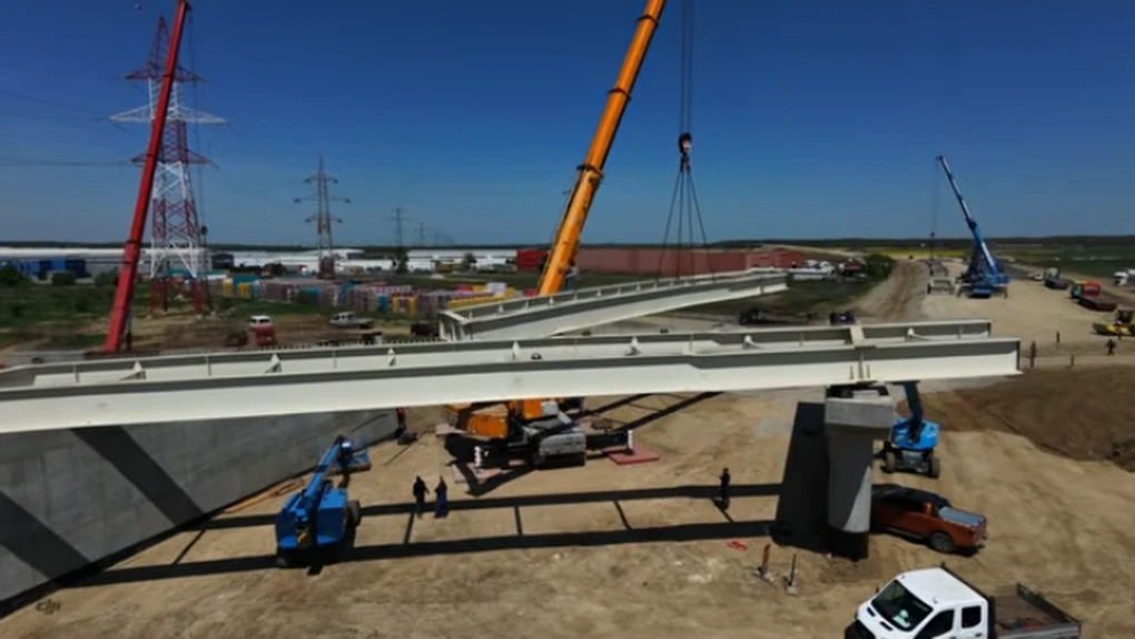 VIDEO Autostrada Bucureștiului A0: Tablierul metalic va fi montat și pe deschiderea centrală a pasajului DN3 de pe lotul chinezilor  până la sfârșitul săptămânii viitoare - Scrioșteanu