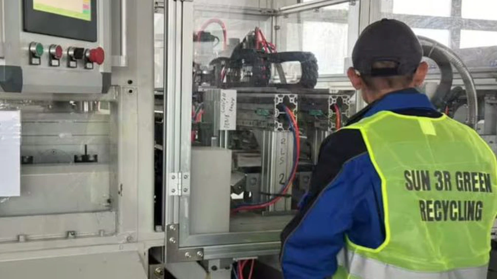 Românii care au singura fabrică de reciclare de panouri fotovoltaice din țară: “Boom-ul va veni peste 3-4 ani”