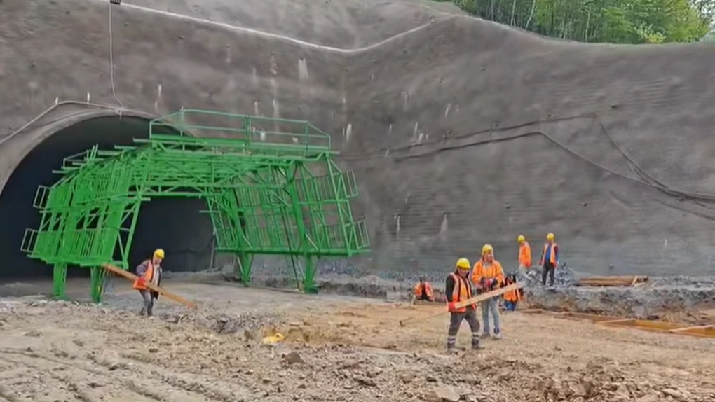 FOTO Autostrada A1 Sibiu - Pitești: Urmează autorizația de construire pentru încă un tunel și 11 viaducte pe secțiunea montană Boița - Cornetu
