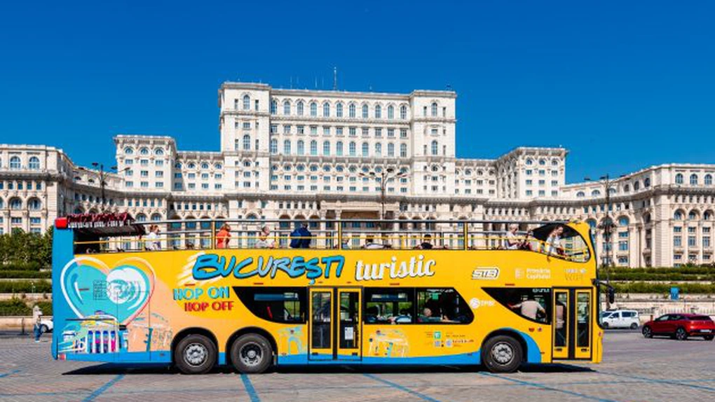 FOTO Autobuzele turistice ale Bucureștiului revin, de mâine, pe traseu