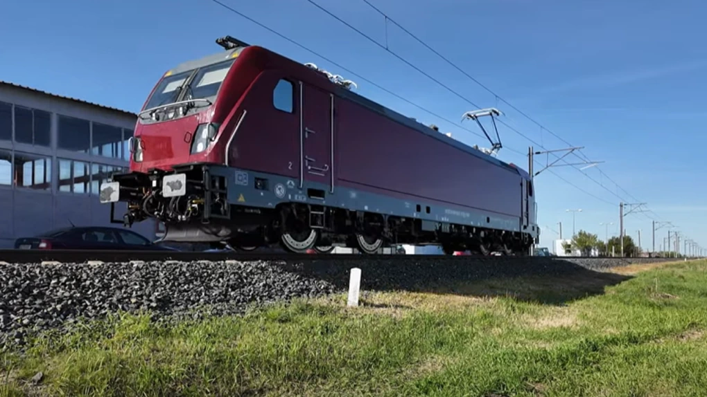 FOTO Super-locomotiva fabricată pentru România care poate atinge 200 km/oră, în teste la Făurei