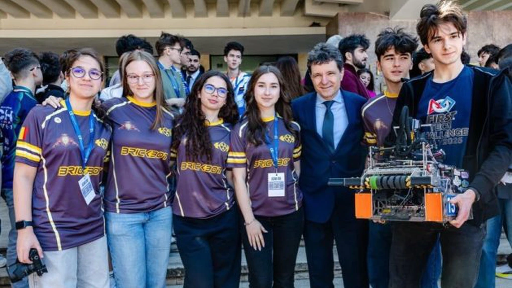 Nicuşor Dan - mesaj pentru elevii participanţi la campionatul de robotică din SUA: România e mândră de voi