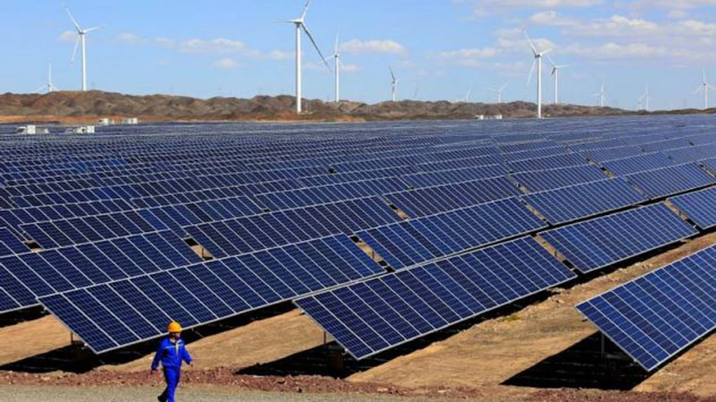 China a cheltuit mai mult pe energie curată decât restul lumii la un loc. Care sunt pericolele