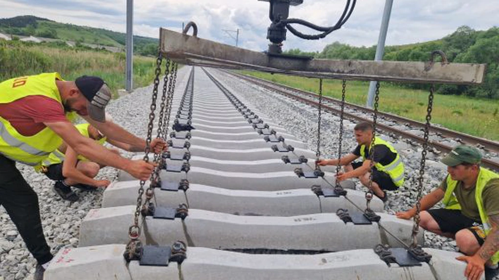 FOTO Calea ferată Cluj - Oradea: Tronsonul 1 are șina montată pe primul fir de circulație