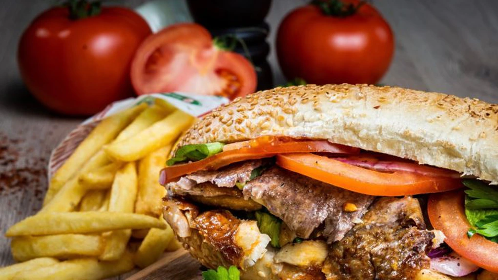 Câți bani dau românii pe șaorma? Suma uriașă încasată de o piață care crește anual cu 10%