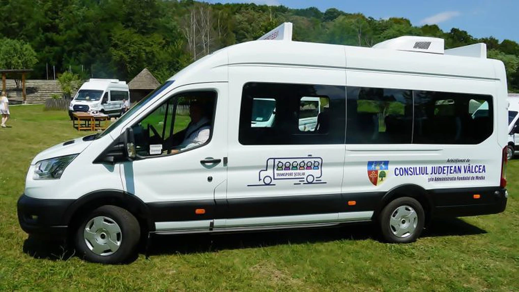 CJ Vâlcea a cumpărat 25 de microbuze noi pentru transportul elevilor, cu bani obținuți de la AFM