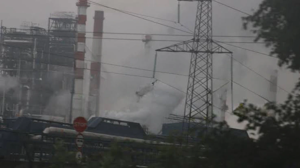 Ucraina a lovit și incendiat cea mai mare rafinărie din Rusia