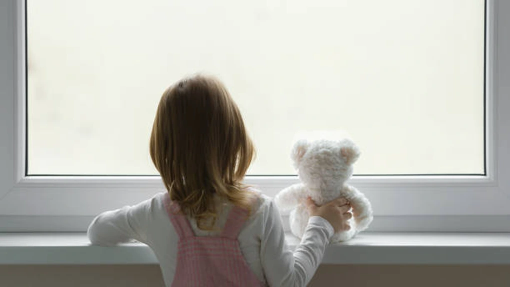 Prăbuşirea demografică continuă - 34 de ani de declin sever pentru populaţia României. Spor natural negativ şi în luna mai 2026, trei luni consecutive în care numărul deceselor a fost aproape dublu faţă de numărul naşterilor - date INS