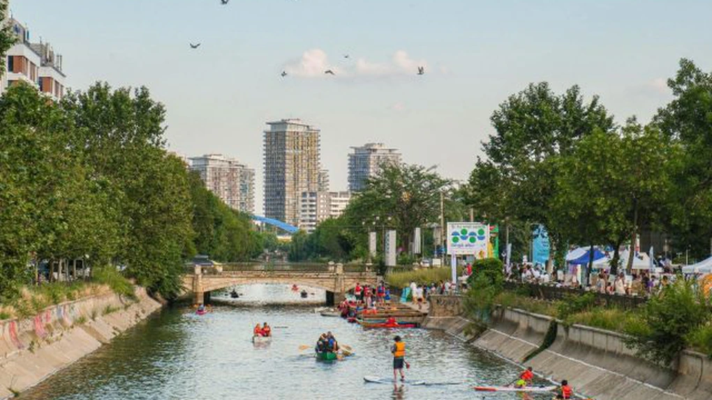 FOTO Primăria Capitalei dă startul plimbărilor gratuite pe Dâmbovița