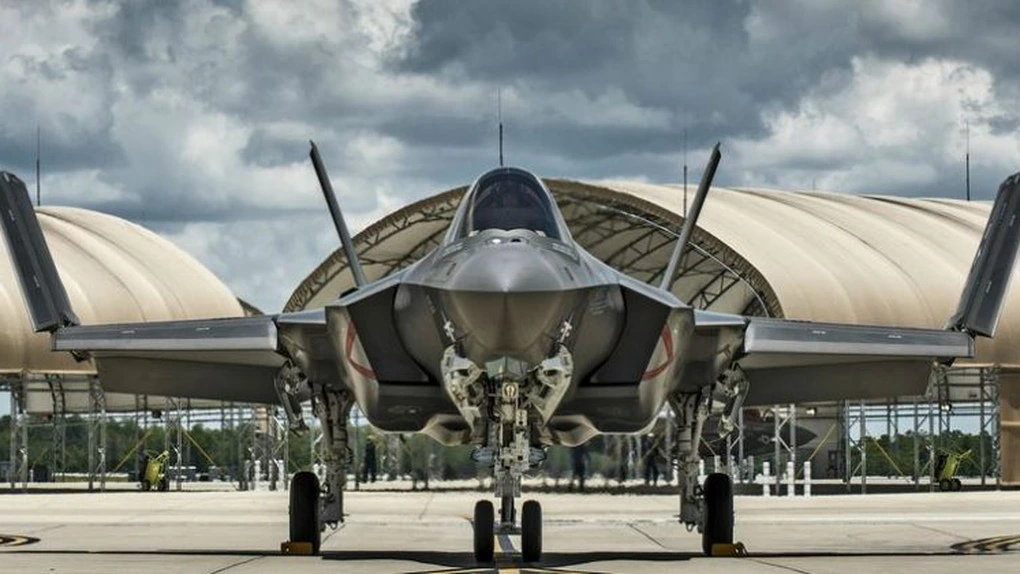 Nicuşor Dan anunţă modernizarea Forţelor Aeriene ca o prioritate strategică pentru România