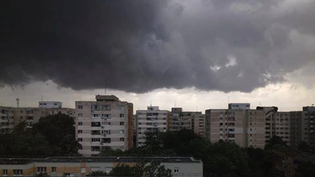 O nouă furtună în Bucureşti, miercuri - Cod portocaliu, anunțul autorităţilor