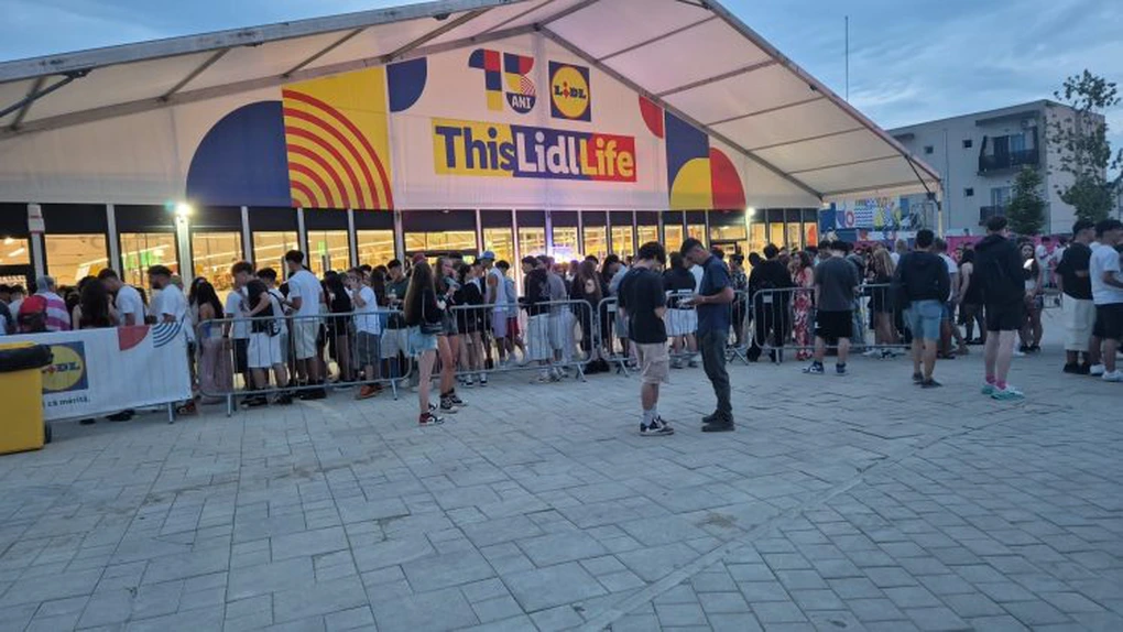 Coadă uriașă la un magazin Lidl din România. Ce se întâmplă