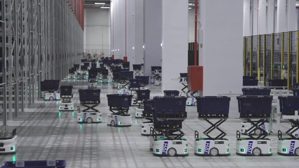 VIDEO. Aproape 1.000 de roboți lucrează într-un depozit de lângă București. Cum ajung comenzile Reserved, Cropp și Sinsay la clienți