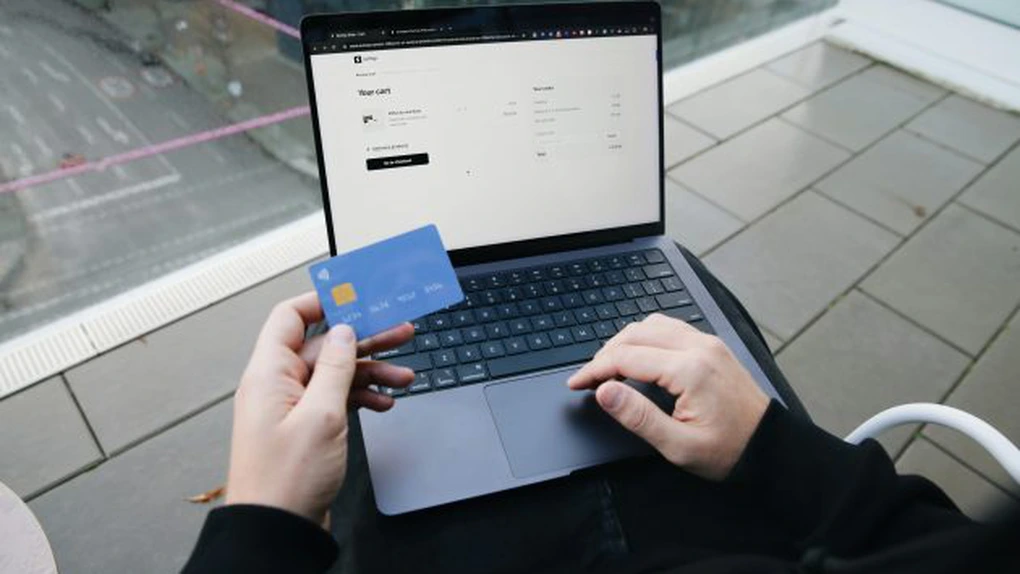 Cum cumpără românii de pe Shein, Temu sau AliExpress, față de unguri, cehi și slovaci - studiu Compari.ro