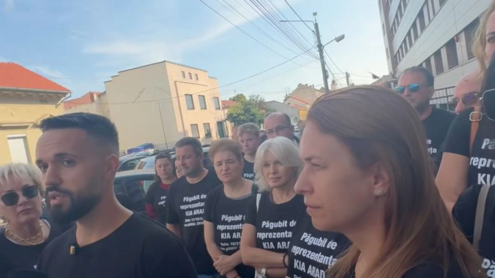 Scandalul mașinilor Kia plătite dar nelivrate ia amploare. Clienții păgubiți au protestat la Arad