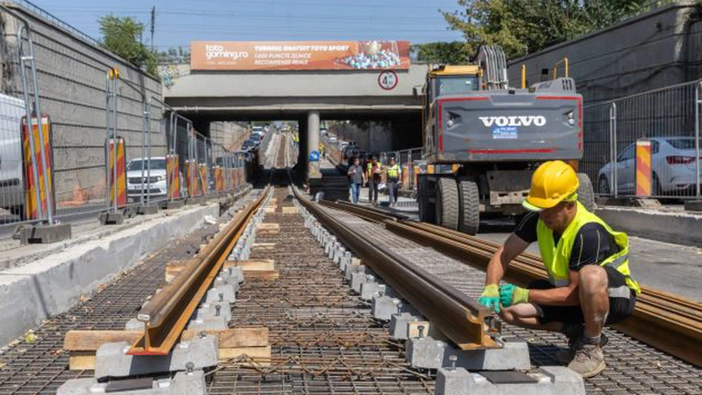 Primăria Capitalei a început montarea șinei de tramvai de sub Podul Constanța. Ciucu a anunțat și termenul de finalizare a lucrărilor
