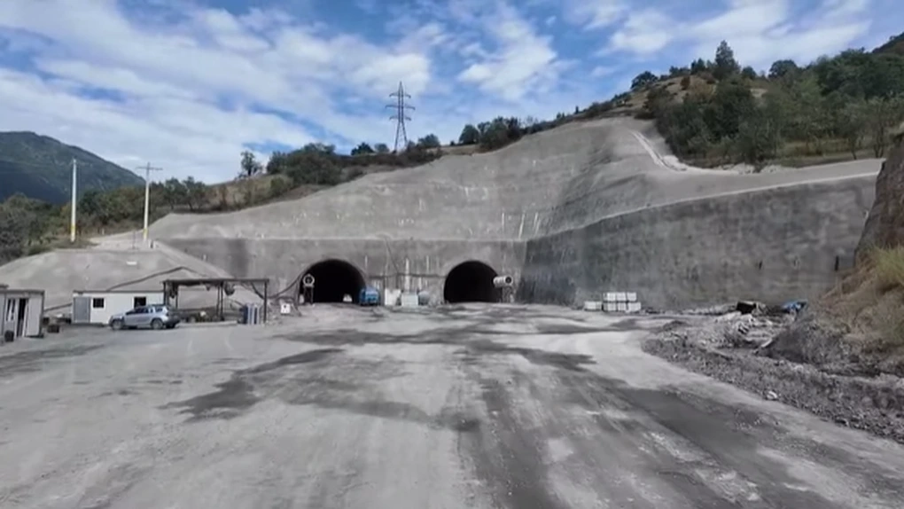Autostrada A1 Sibiu - Pitești: Stadiul actualizat al lucrărilor la cele trei tuneluri din secțiunea turcilor, realizată 15%
