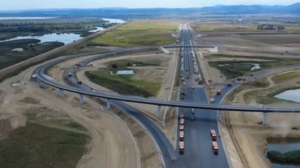 VIDEO Autostrada Moldovei A7: Mai e o săptămână până la deschiderea a 47 de kilometri. Ce lucrări execută muncitorii lui Umbrărescu