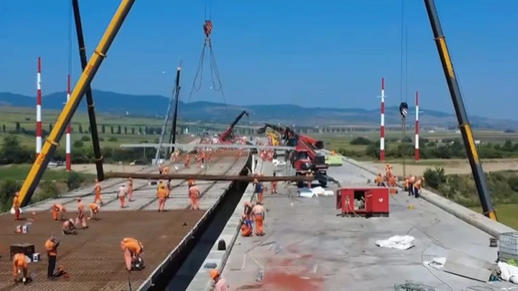 VIDEO Autostrada A7 Focșani - Bacău: 1000 de muncitori mobilizați pe lotul 3 pentru finalizarea lucrărilor până la sfârșitul lunii
