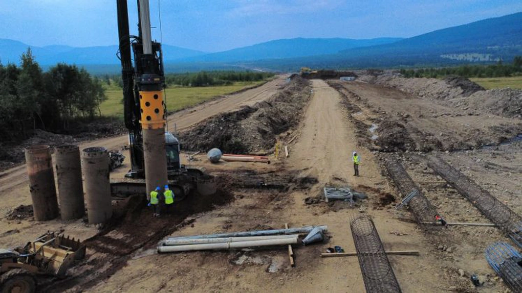 FOTO Autostrada Unirii A8: Ce lucrări pregătitoare execută Danlin XXL pe primul său șantier de autostradă