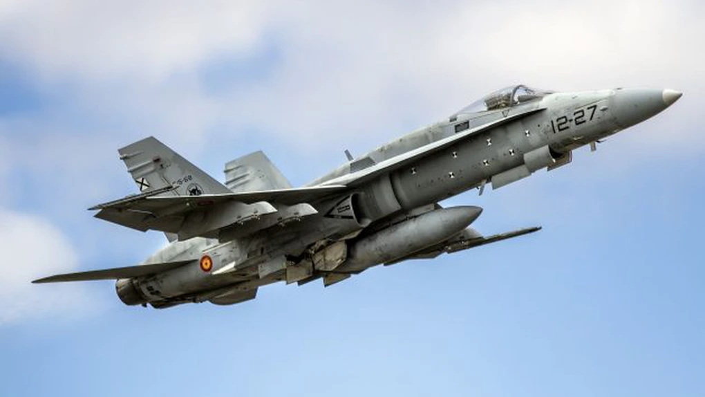 Imagini cu avioanele F-18 care au distrus drona de la Galaţi - FOTO NATO