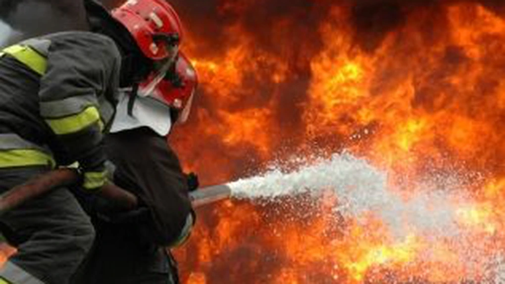 Incendiu puternic în Portul Midia. O navă a luat foc - VIDEO
