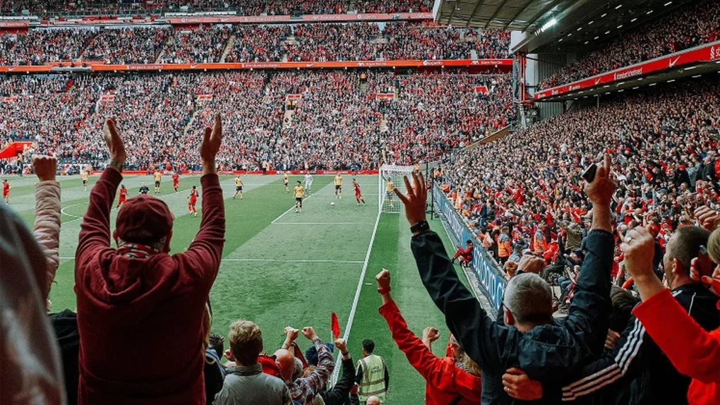 Miliardarul american Jeff Bezos va deveni acţionar al FC Liverpool