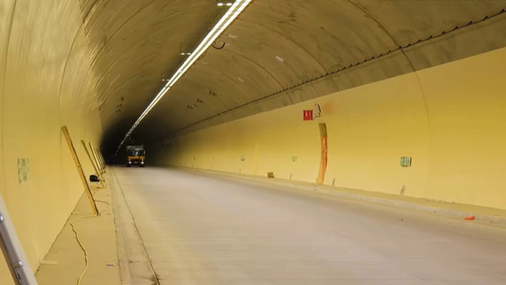 Autostrada Sibiu - Pitești: Primul tunel veritabil de autostradă din România a intrat în etapa de testare a instalațiilor