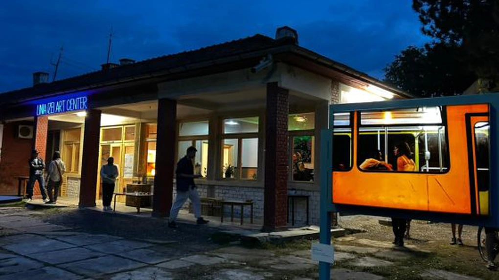 (FOTO) O fostă gară din Maramureș a fost transformată într-un centru de artă contemporană. Linia Izei · Art Center a fost inaugurat în localitatea Săcel