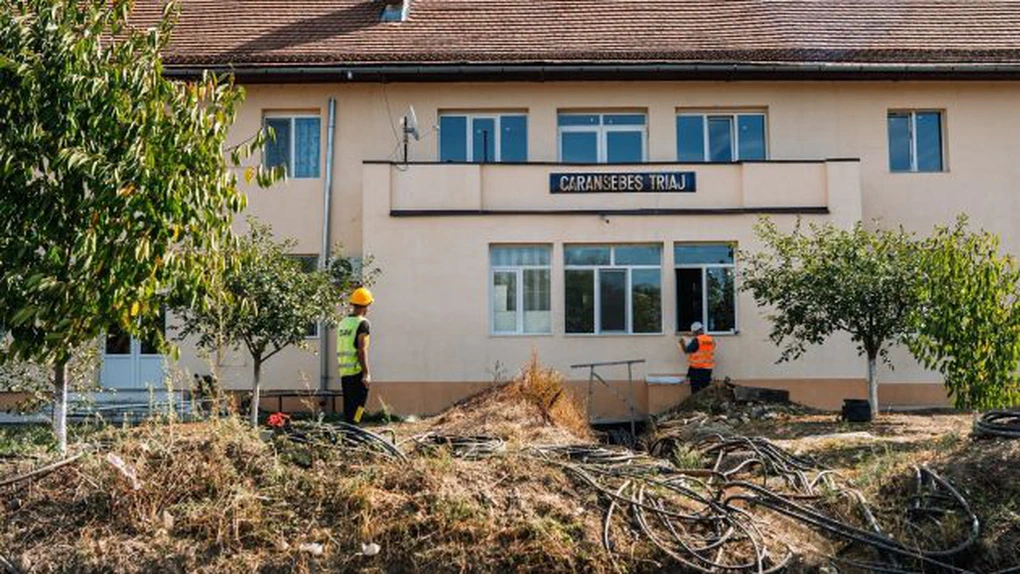 FOTO Calea ferată Caransebeș - Timișoara - Arad: Ce lucrări se mai execută pe lotul 1 în septembrie