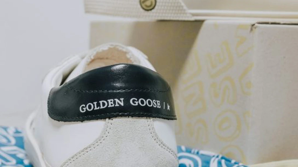 Isterie pe piața de lux din București: Golden Goose, care vinde adidași cu aspect „murdar” de 600 de euro, purtați de Taylor Swift, deschide primul magazin lângă Calea Victoriei
