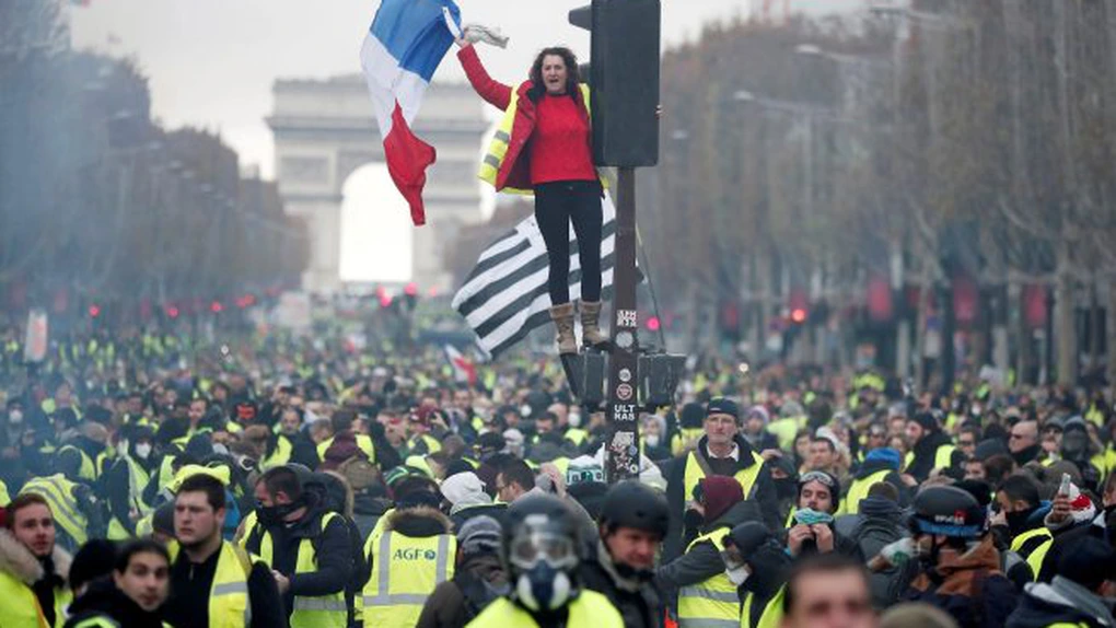 Pe fondul prețurilor record la carburanți din Europa, se fac apeluri pentru recursul la rezervele strategice. Ce spune Macron în condițiile în care francezii încep să-și aducă aminte de revolta “vestelor galbene”