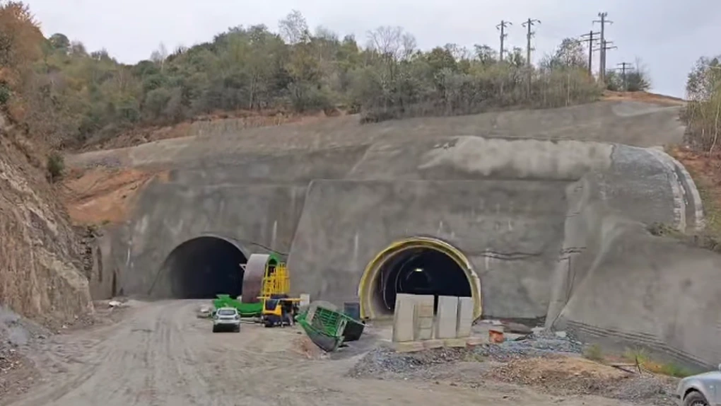 FOTO Autostrada A1 Sibiu - Pitești: Ce progrese au mai făcut turcii de la Mapa - Cengiz la tunelurile Balota și Robești