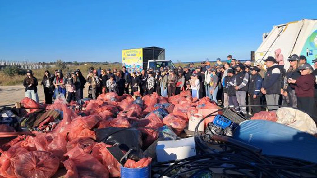 Aproape 1,7 tone de deșeuri au fost colectate de pe plaja Corbu în urma unei acțiuni de ecologizare. Evenimentul este la a treia ediție și a adunat peste 250 de participanți