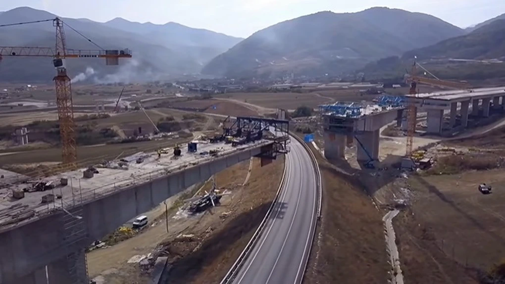 VIDEO Autostrada Sibiu - Pitești: Turcii de la Mapa - Cengiz au început lucrările la pasajul peste breteaua de descărcare din A1 în DN7